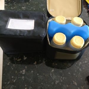 Medela cooler set with bottles